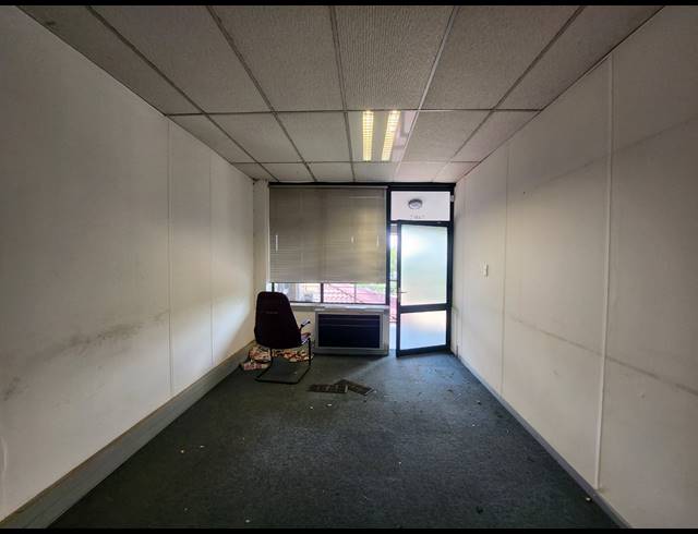 124M² OFFICE TO LET IN VORNA VALLEY